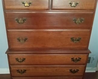 Bedroom chest of drawers
