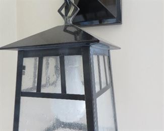 LANTERN WALL MOUNT LIGHT FIXTURE
