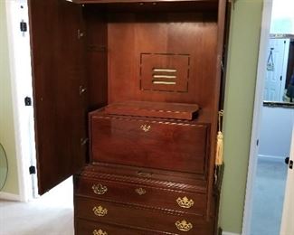 #32	Drexel Media Center w/flip down cubby w/3 drawers  42x23x80 - You Move	 $125.00 
