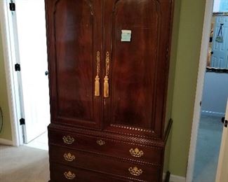 #32	Drexel Media Center w/flip down cubby w/3 drawers  42x23x80 - You Move	 $125.00 
