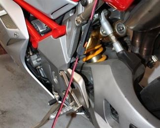 Rare signed Giacomo Agostini limited edition MX Agusta F4 AGO motorcycle w/ cover and jump suit