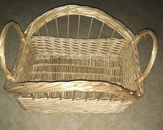 Wicker basket (varying sizes)