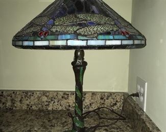 Tiffany style dragonfly table lamp