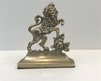 Lion bookend