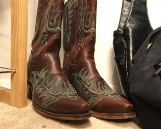 Women's leather boots