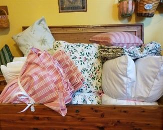 Longaberger bedding in full, quality pillows