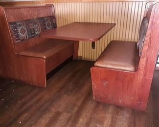 6 Booths with Wall-mount Tables