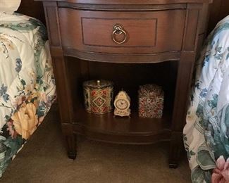 Twin bedroom set w/ bed stand, dresser, and dresser w/ mirror