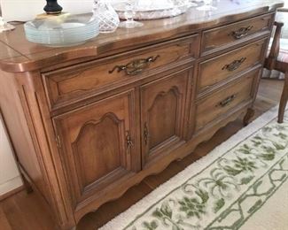 Sideboard/buffet