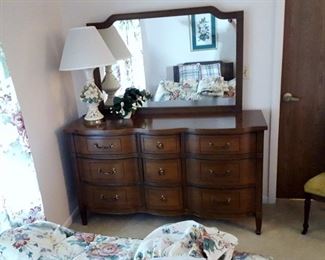 Twin bedroom set w/ bed stand, dresser, and dresser w/ mirror