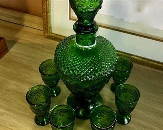 Vintage Wine/Cherry Decanter with 6 Cordials