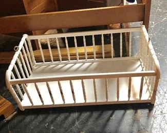 Swinging White Wooden Baby Crib/Cradle 