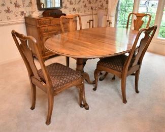 DINING TABLE W/2 LEAFS & 6 CHAIRS