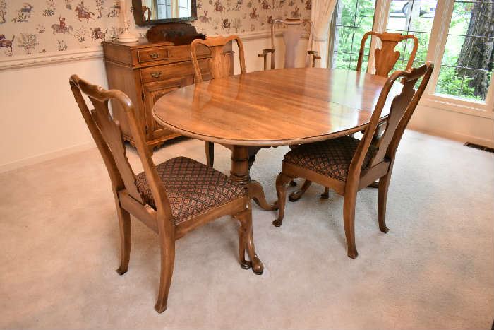DINING TABLE W/2 LEAFS & 6 CHAIRS