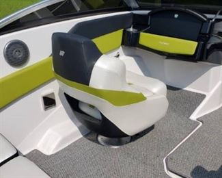 Upgraded 2014 Four Winns Horizon H190 RS 260 HP, 5.0 Liter 19' Boat with Matching Trailer