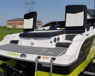 Upgraded 2014 Four Winns Horizon H190 RS 260 HP, 5.0 Liter 19' Boat with Matching Trailer