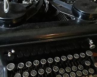 Royal Typewriter 