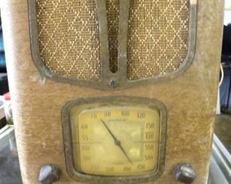 Antique RCA Victor Tube Radio