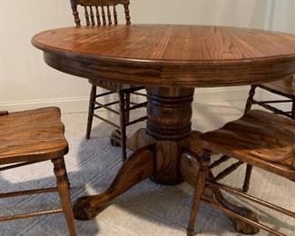 Round Oak kitchen table