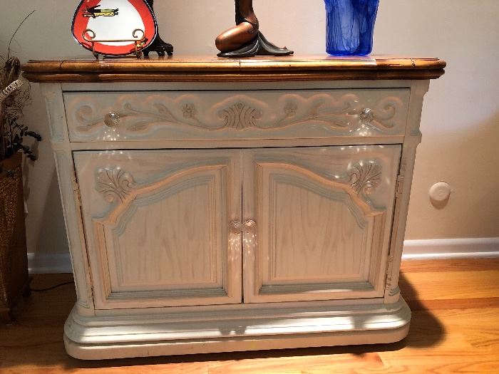 Hibriten  Bar cart 31" opens to 44"