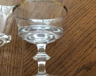 Crystal stemware with platinum rims