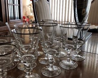 Crystal stemware with platinum rims