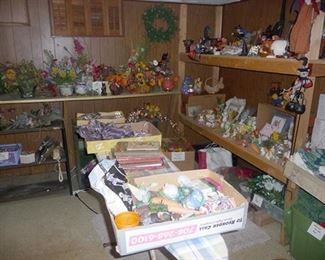 Floral & Holiday Decor