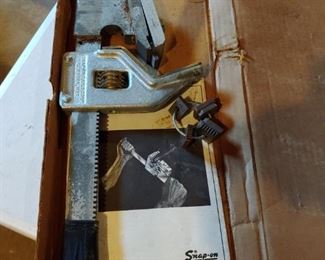 Snap-on Universal Rethreading Tool