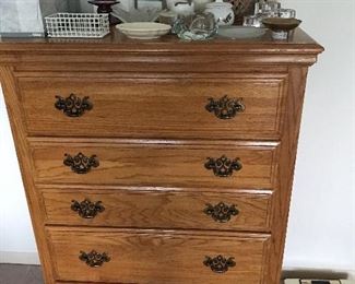 Oak 5 drawer chest!