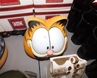 Figural Garfield Radio