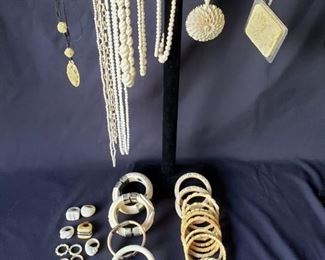 Bangles and necklaces https://ctbids.com/#!/description/share/171876