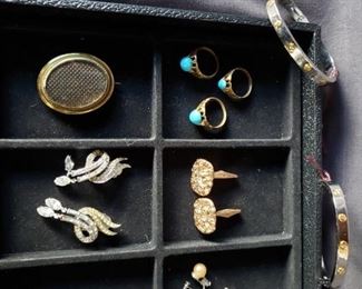 Costume jewelry   https://ctbids.com/#!/description/share/171887