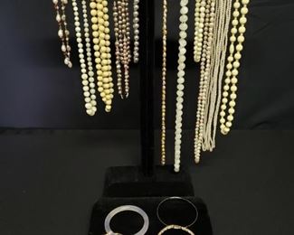 Costume Jewelry - Cream and Other Colors       https://ctbids.com/#!/description/share/171889