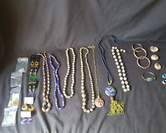 Far East Inspired fashion jewelry lot https://ctbids.com/#!/description/share/171899