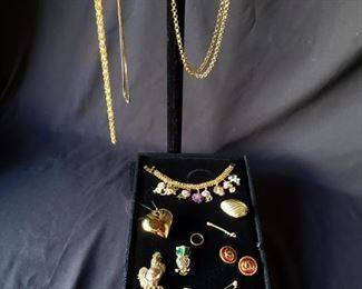 Goldtone fashion accessories https://ctbids.com/#!/description/share/171910