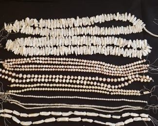 Unstrung beads for jewelry making https://ctbids.com/#!/description/share/171968