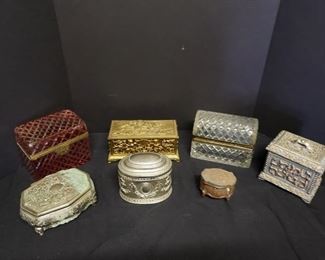 Vintage jewelry box lot https://ctbids.com/#!/description/share/171972