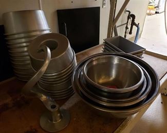 Mixing bowls, cake pans, dough hook