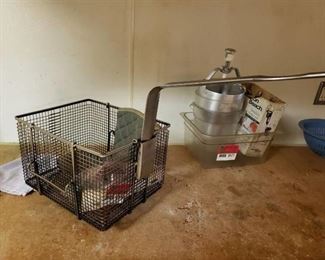Chicken fryer basket