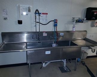 3 bay stainless sink