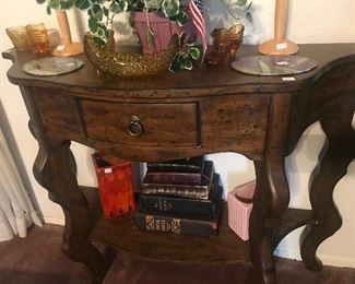 Entry Console, Amber Vintage Decoratives Pieces