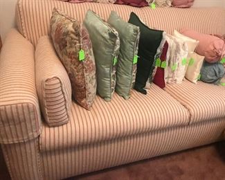 2-cushion sofa, Creme and Dark Pink