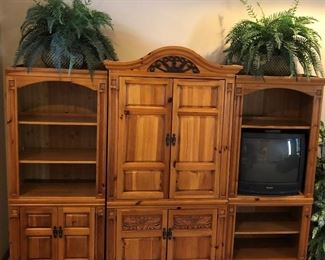 Broyhill Bedroom Suite: 3-Pc Wall Unit, King Size Bed Frame, 2 Nightstands, Dresser w Mirror