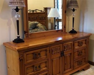 Broyhill Bedroom Suite: 3-Pc Wall Unit, King Size Bed Frame, 2 Nightstands, Dresser w Mirror