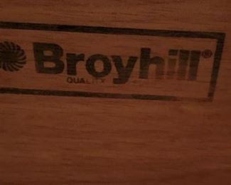 Broyhill Bedroom Suite: 3-Pc Wall Unit, King Size Bed Frame, 2 Nightstands, Dresser w Mirror