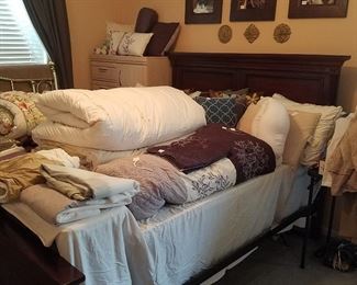 Lots of Queen Comforters, Feather Duvets & Covers