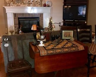 Duncan Phyfe drip leaf table