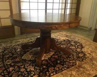 Round Oak Kitchen Table https://ctbids.com/#!/description/share/171526