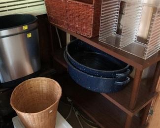 Roaster, Table, Basket