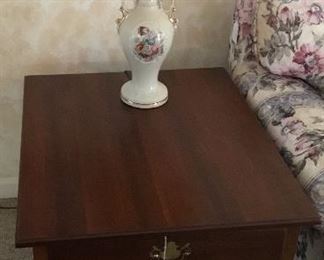 Beautifully Queen Anne End Table